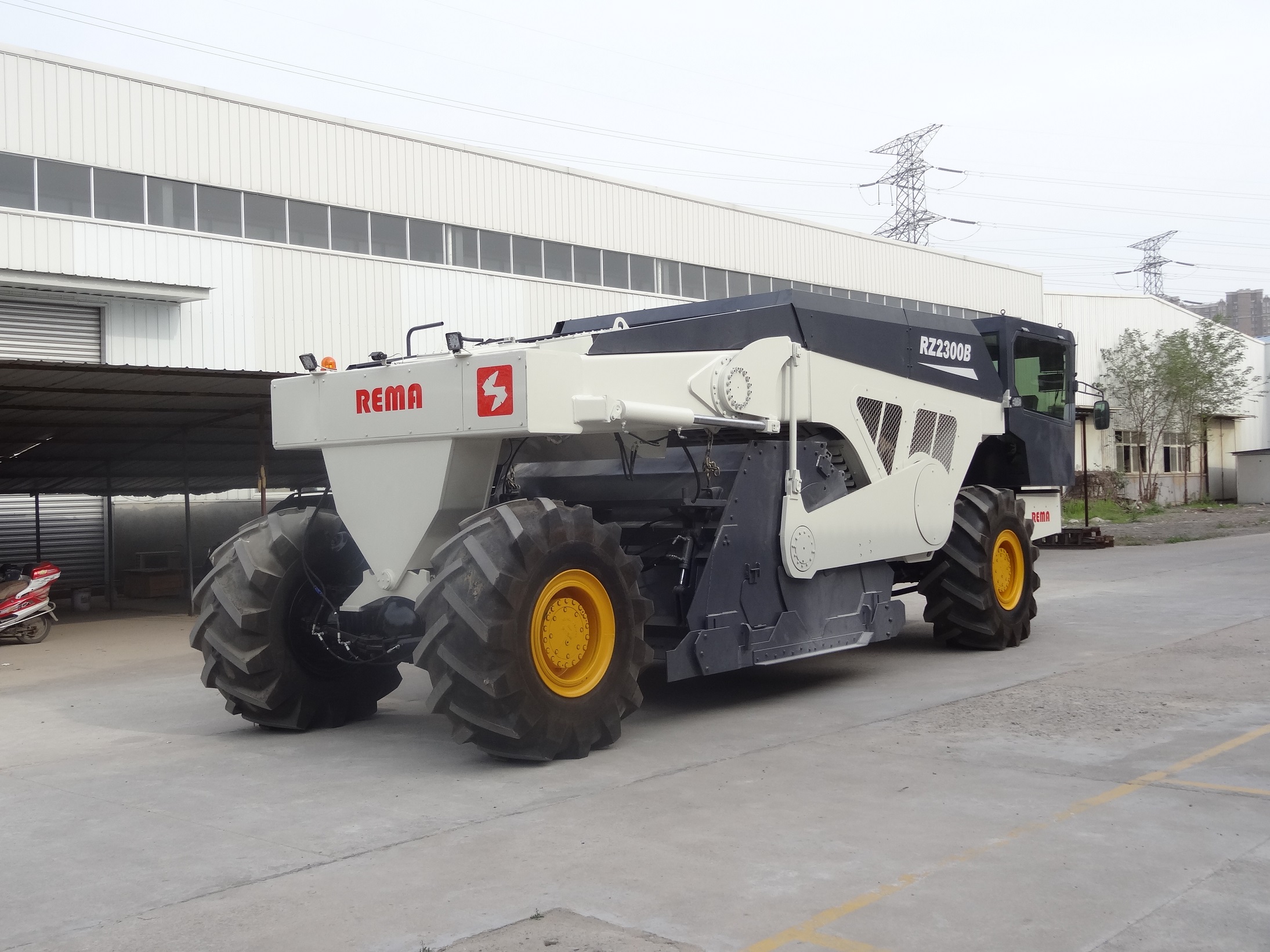 RZ2300B，邯鄲水穩路基冷再生施工
